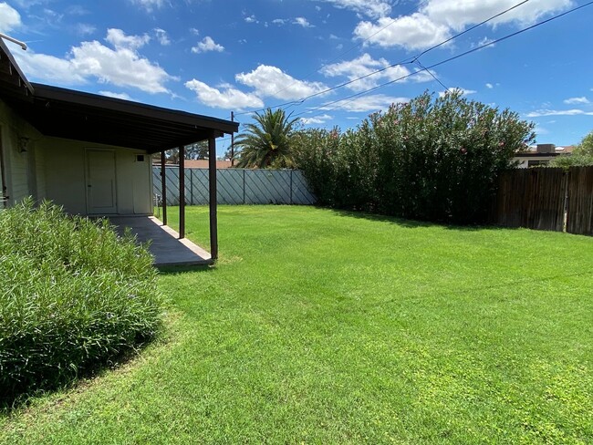 Building Photo - LANDSCAPING INCLUDED Tempe 3 Bed/ 1.75 Bath