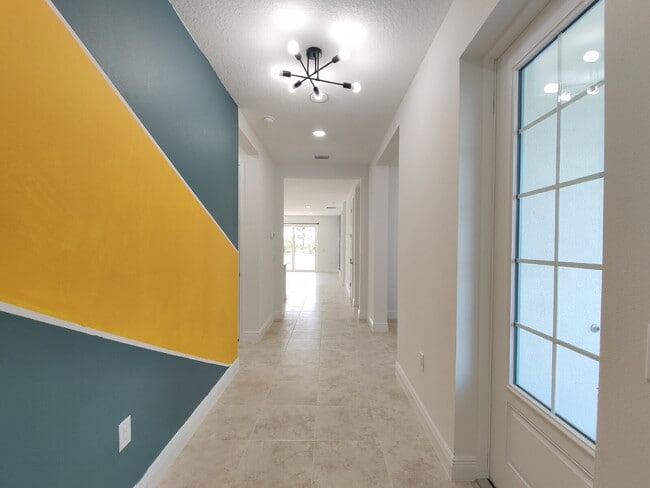 Building Photo - 8173 Sternway Rd