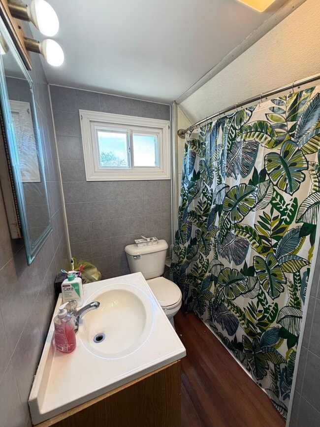 Building Photo - 2 Bedroom Home - Open August 1st!
