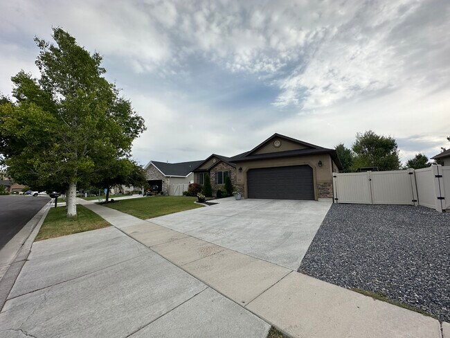Building Photo - 1354 Ridgeway Rd