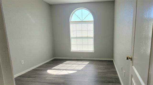 Building Photo - 865 W Lynn Creek Dr