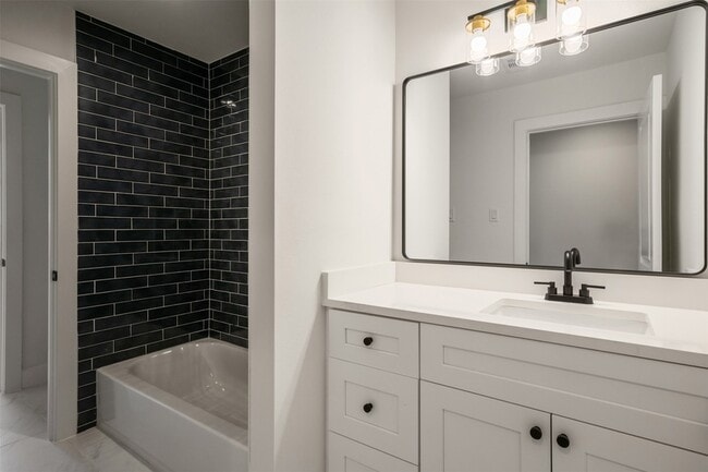 Building Photo - 884 Prosper St