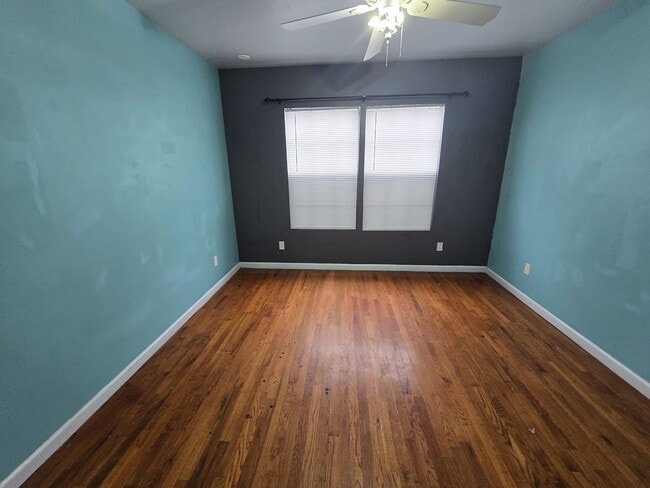 Building Photo - 2710 W Craig Pl