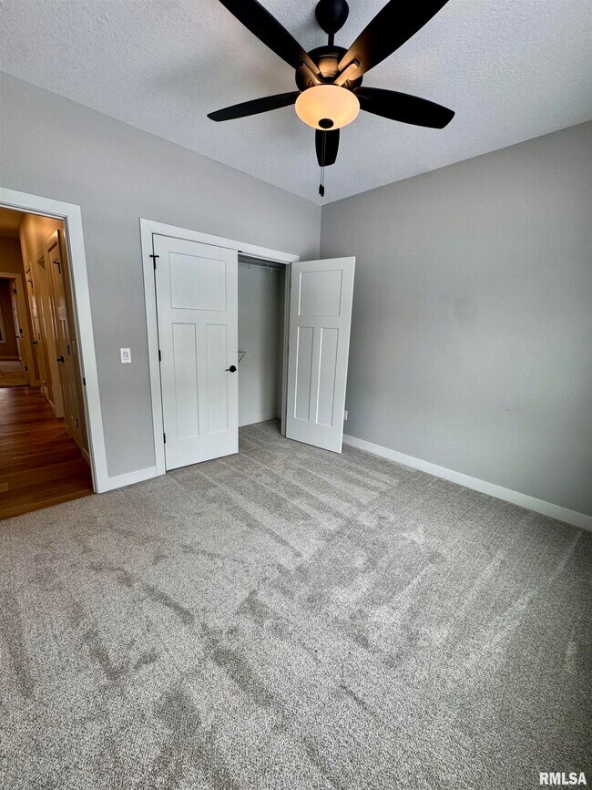 Building Photo - 706 Foret Mansur