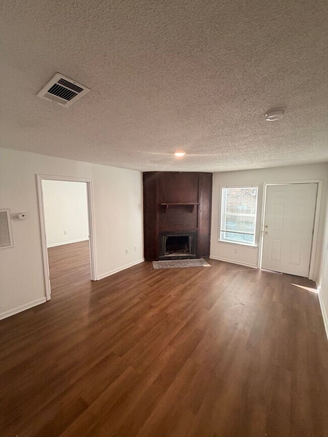 Building Photo - 109 Limoges St