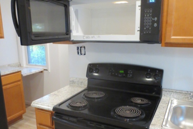 Building Photo - 2421 Beechwood Blvd