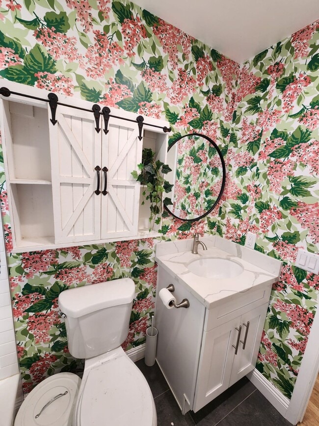 Building Photo - 749 N Wilton Pl