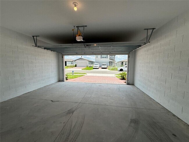 Building Photo - 1373 Current Pl