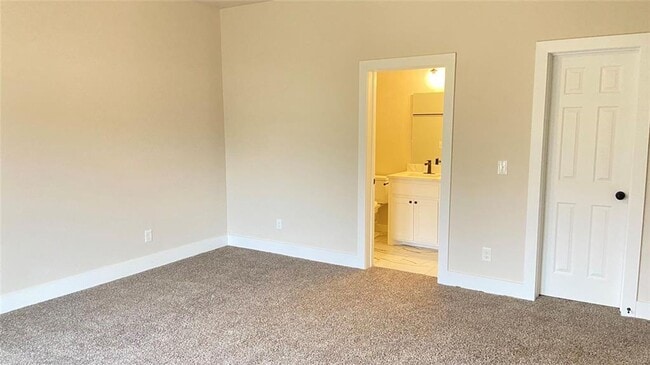 Building Photo - Remodeled 5 bedroom home in Mcloud!