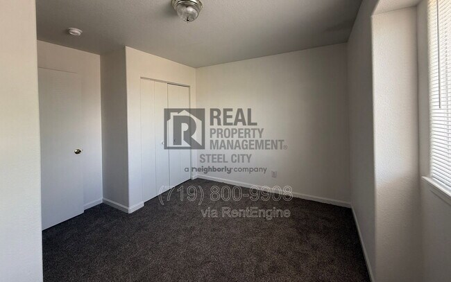 Building Photo - 230 W Elbow Dr