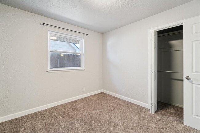 Building Photo - 4824 Elmview Dr