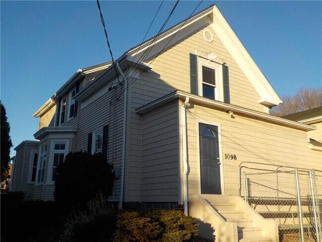 Primary Photo - 1098 Diamond Hill Rd