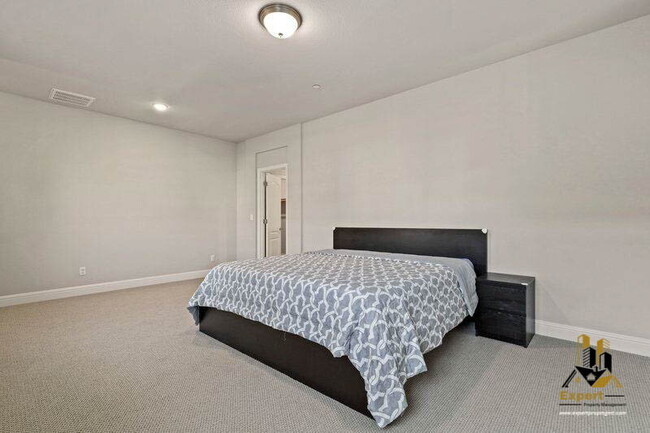 Building Photo - 232 Rochdale St