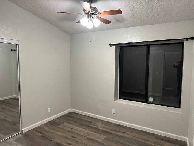 Building Photo - 14334 Poplar St