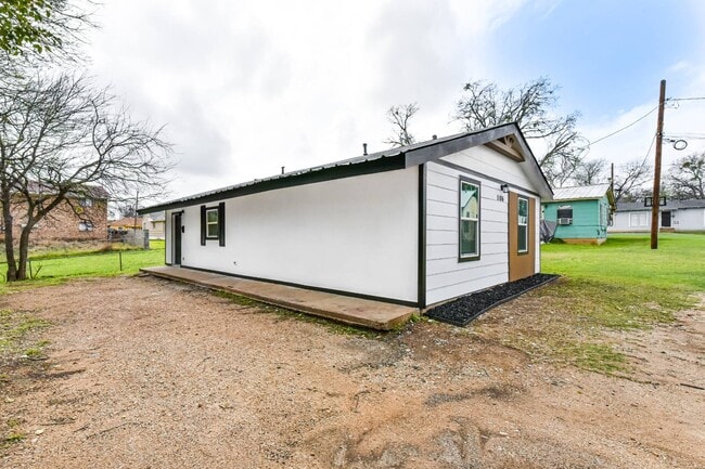 Building Photo - 1106 Brewster Ave