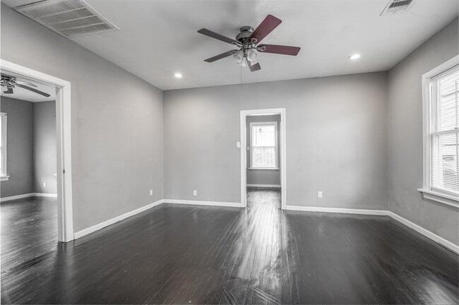 Building Photo - 1707 Terry St