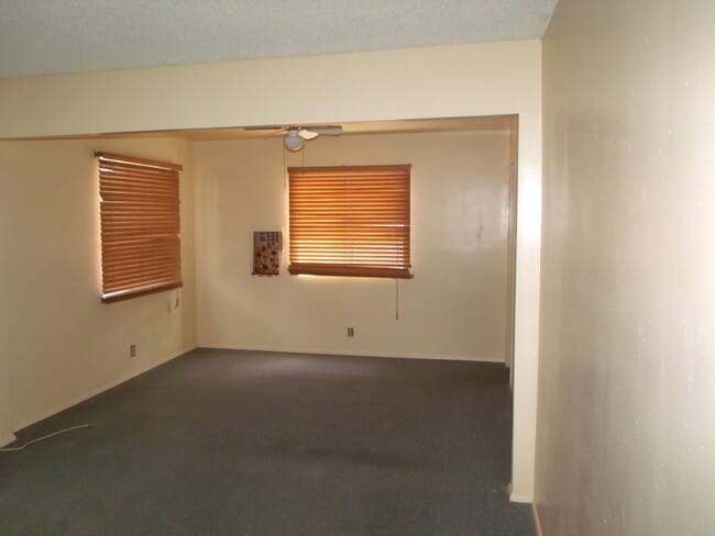 Building Photo - Large Single Story Home in Old Henderson/Pets Welcome