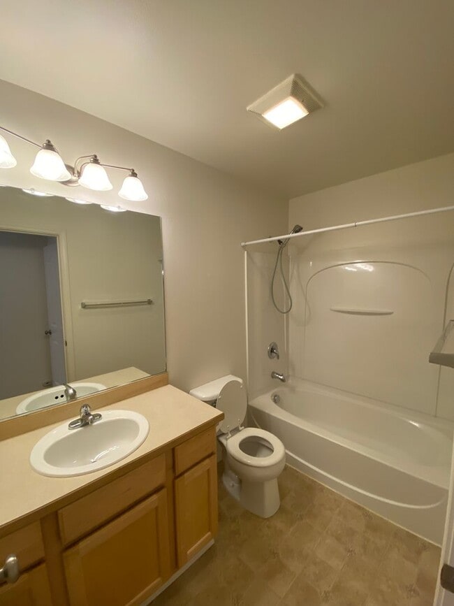 Building Photo - 3 Bed / 2 Bath / 2 Car Garage Townhouse in Eagle River has views for days!!