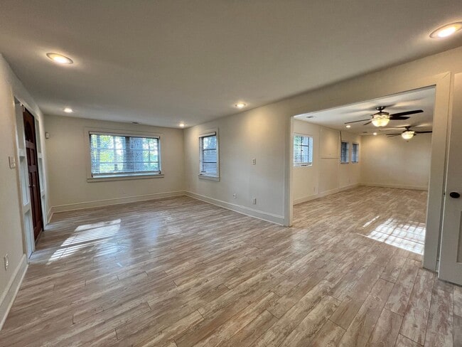 Building Photo - 3 Bed | 2 Bath Single Family Home