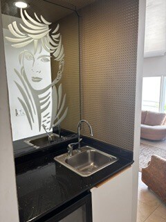 Building Photo - 4950 Bayshore Blvd