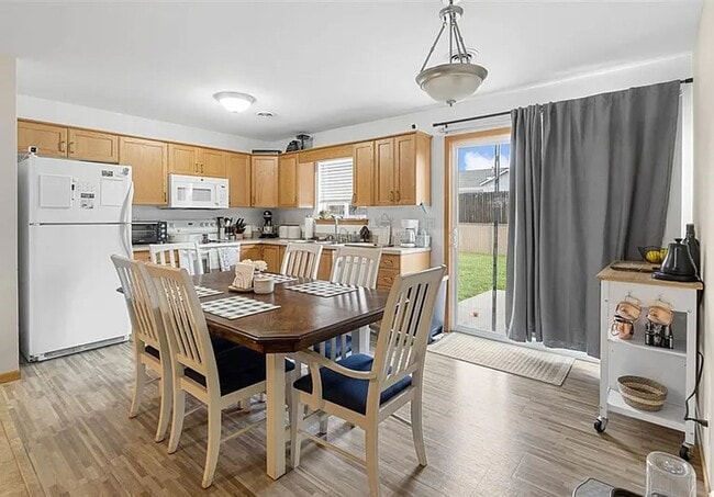 Building Photo - West Side Duplex!
