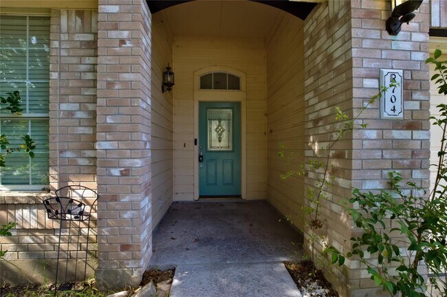 Building Photo - 704 Thrush Dr