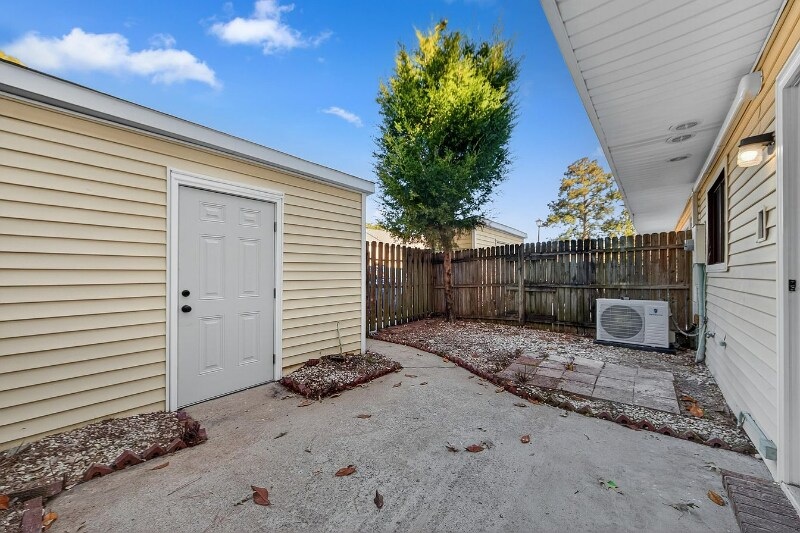 Building Photo - 2943 Cathedral Ln