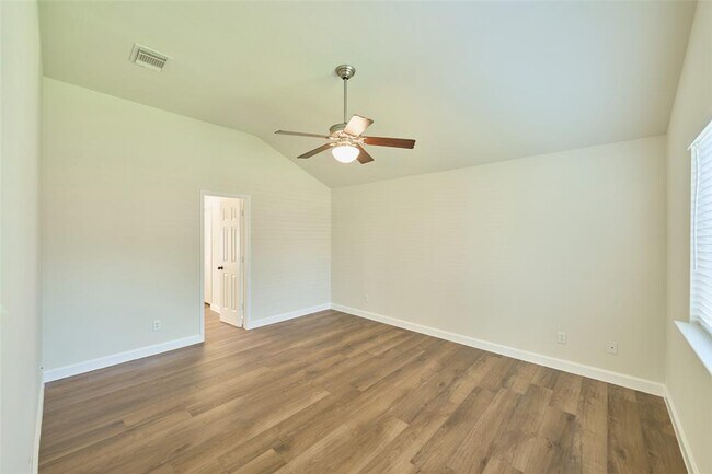 Building Photo - 354 Fantasy Ln
