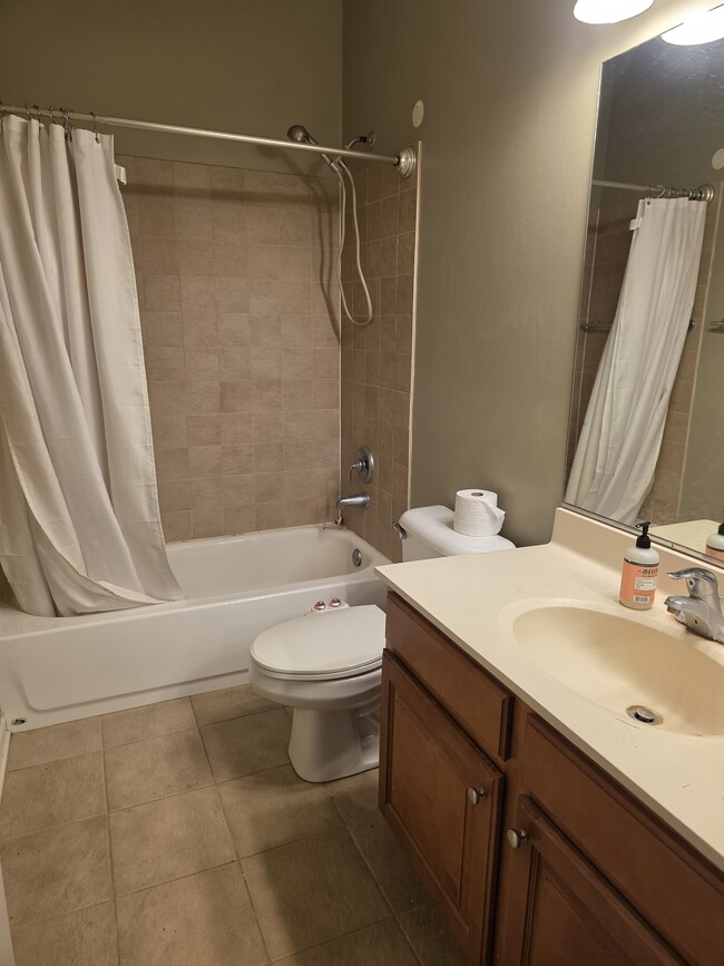 Building Photo - 104 Clubhouse Ln