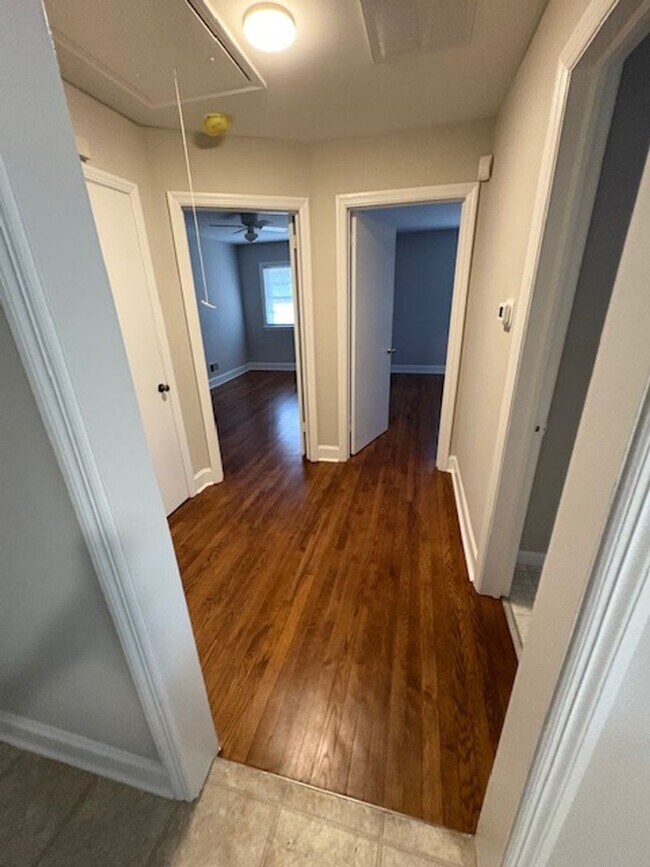 Building Photo - Duplex close to UNC Hospitals