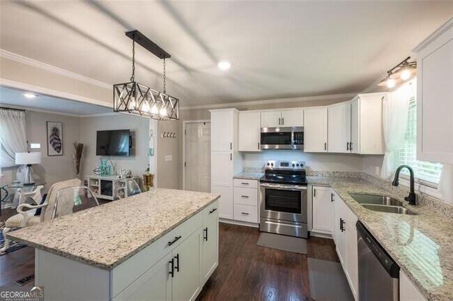 Building Photo - 1025 Hilburn Dr SE