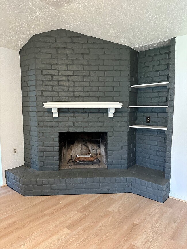 Building Photo - 10431 Town Square Rd