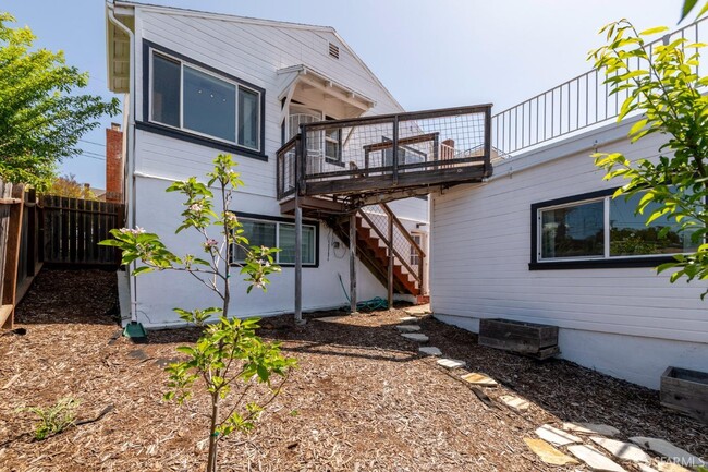 Building Photo - 3319 Herrier St
