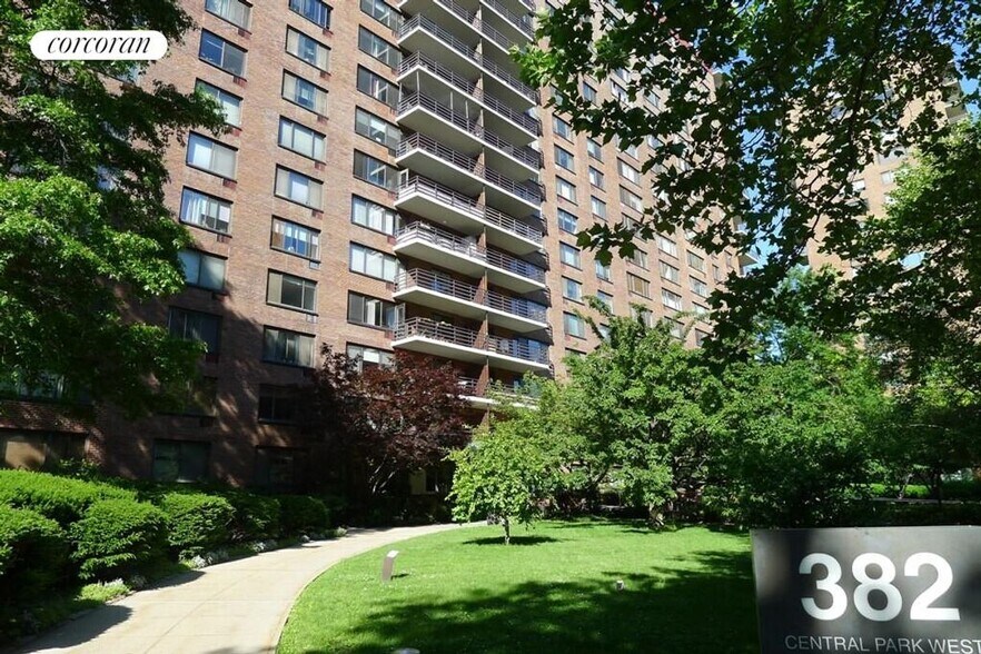 Building Photo - 382 Central Prk W