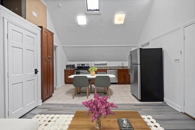 Primary Photo - 155 5th St