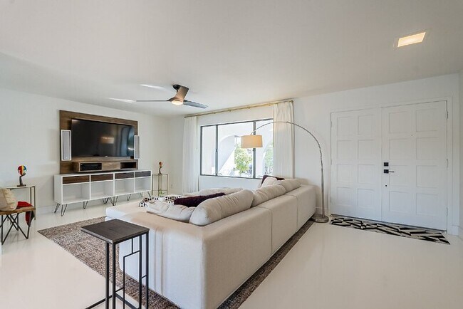 Building Photo - 10610 N 35th St