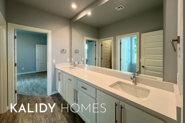 Building Photo - 12624 E Hefner Rd