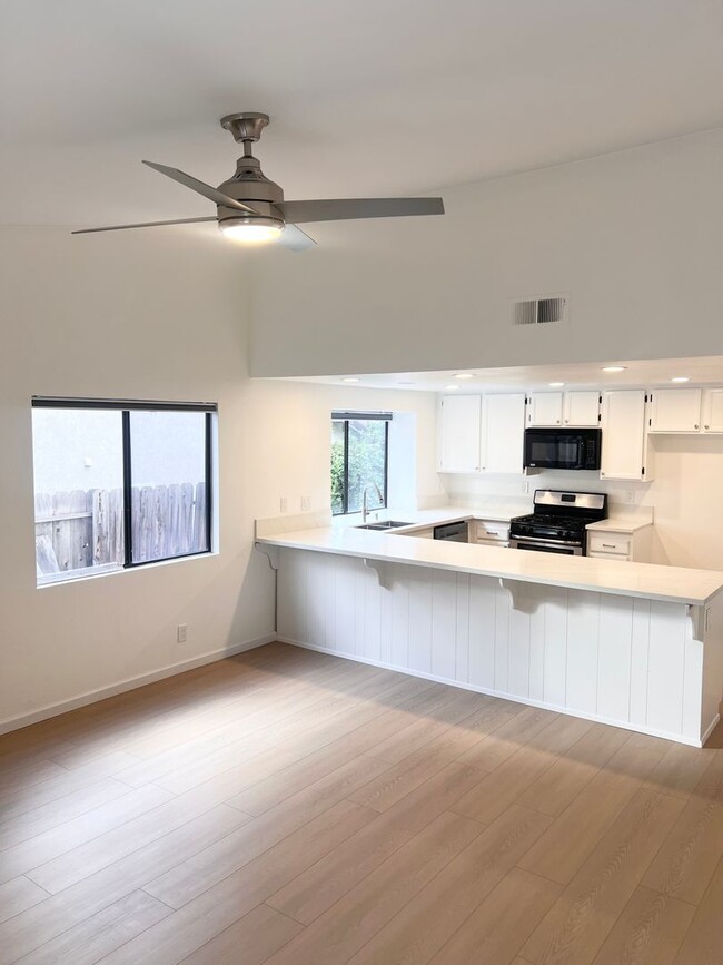 Building Photo - Freshly remodeled 3br/2ba single story hom...