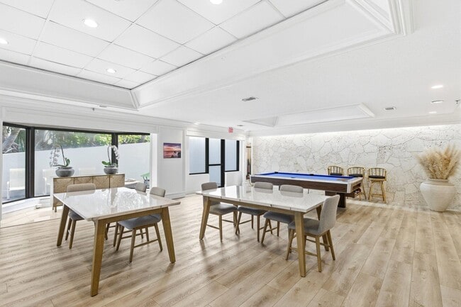 Building Photo - 4605 S Ocean Blvd
