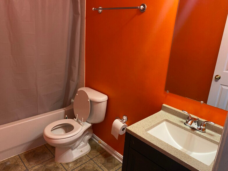 Building Photo - 322 Kirby St