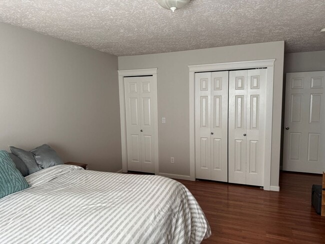 Building Photo - RARE! 5 Bedroom Rental Home pre-leasing for the end of February! Entertainers' Paradise - Pet Fri...