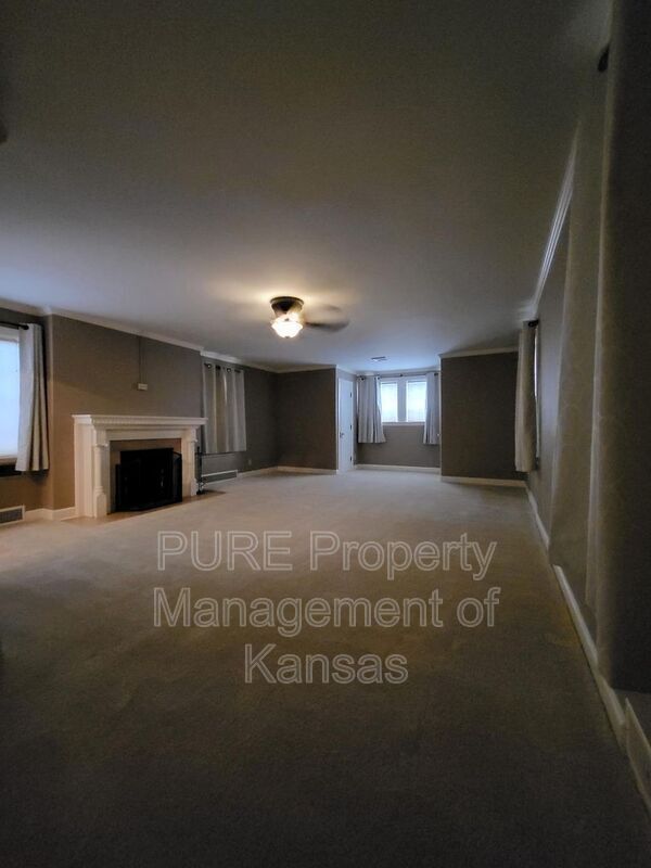 Building Photo - 1501 SW Pembroke Ln