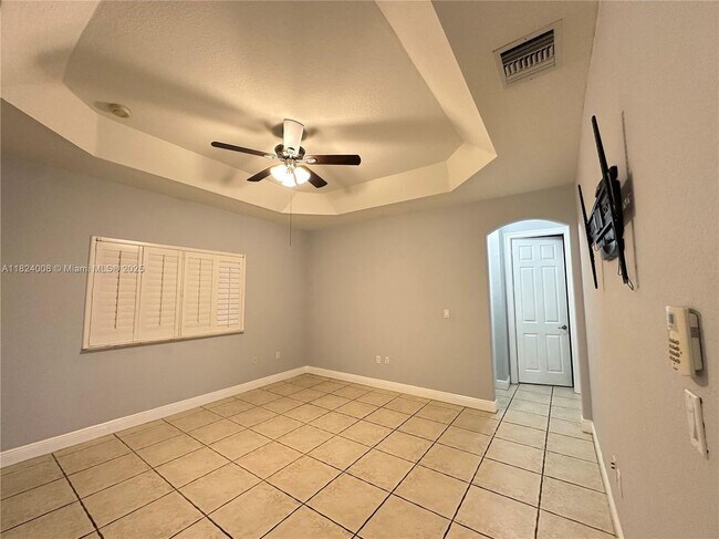 Building Photo - 2841 Poinciana Cir