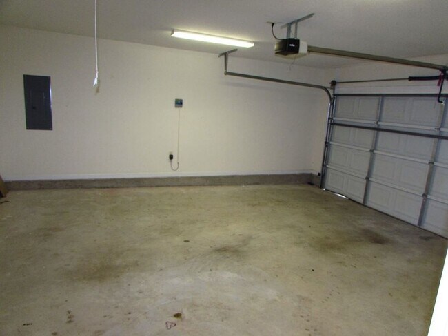 Building Photo - Modern Comfort: Your Ideal Rental Home in Valdosta, GA