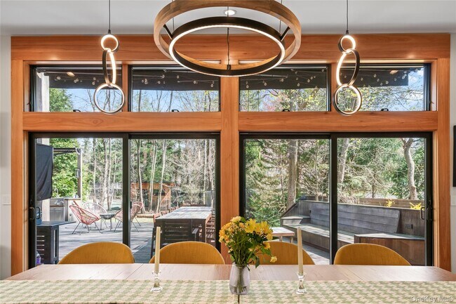 Building Photo - 14 Tall Tree Ct