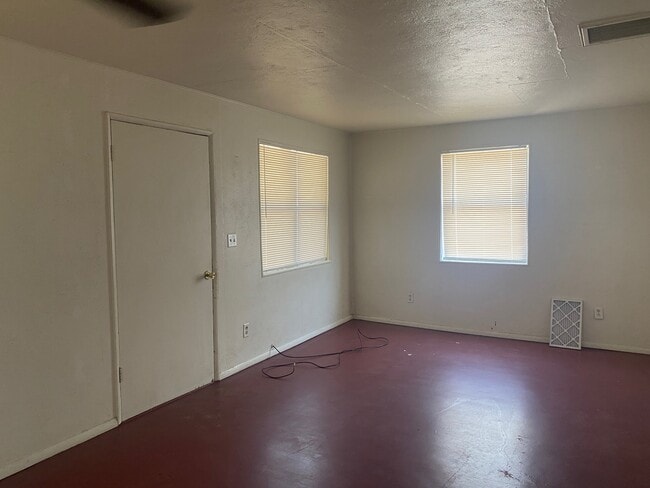Building Photo - 4091 N Fremont Ave