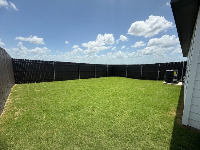 Building Photo - Come and See for Yourself Why Emma Park is...