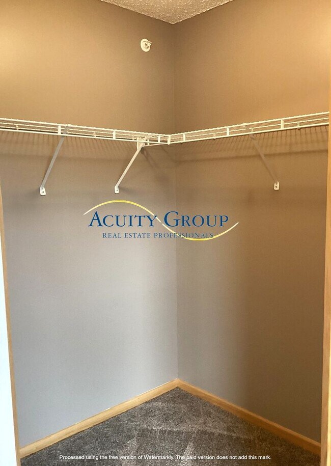 Building Photo - 3BR, 3BA End-Unit Townhome in Ramsey
