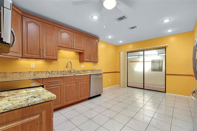 Building Photo - 49 Sandstone Cir
