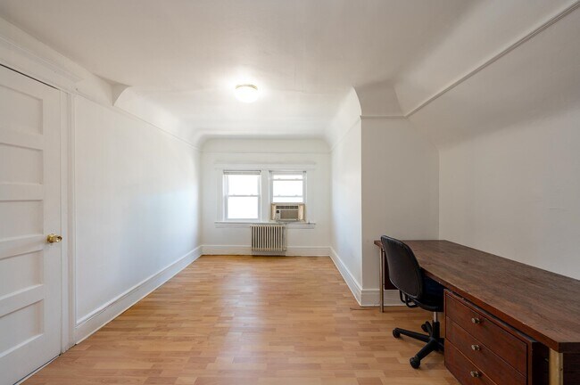 Building Photo - 163 Jewett Ave